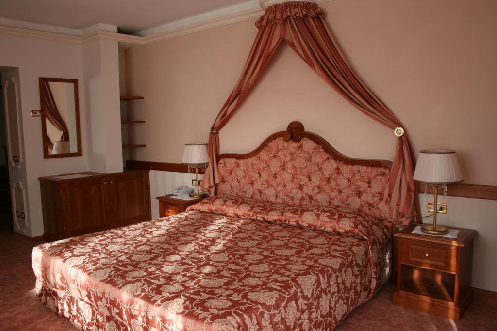 Hotel Lorenzetti Madonna di Campiglio Room photo