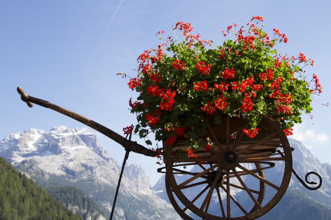 Hotel Lorenzetti Madonna di Campiglio Exterior photo